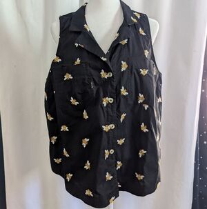 Anthro HD in Paris Embroidered Winnie Bee Sleeveless Button Down Top, 12